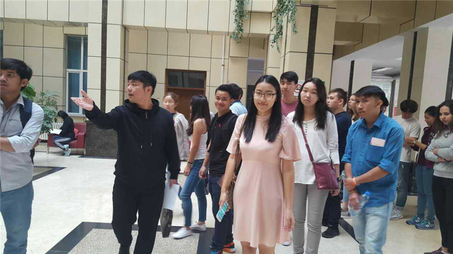 我校开展2017级国际学生参观校园活动