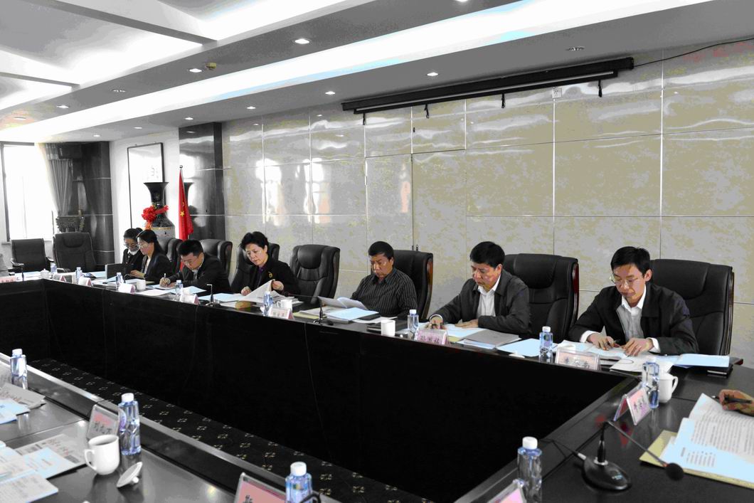乌兰部长到我校听取新闻传播学院工作汇报